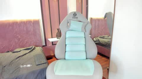 Snapshot of tania_fontana chatting on 01.05.25 tania_fontana online show from 01.05.25