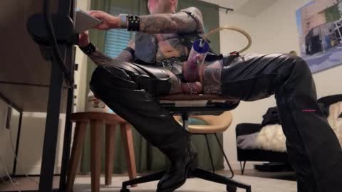 Snapshot of tankguyusa chatting on 12.07.24 Tank Guy online show from 12.07.24