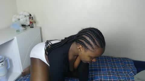 Snapshot of tannia004 chatting on 10.24.25 tania online show from 10.24.25