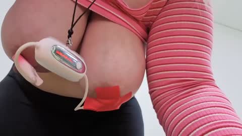 Snapshot of tanya_vader chatting on 11.14.25 Vader online show from 11.14.25