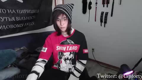 Snapshot of tap_forty chatting on 10.05.25 tap_forty online show from 10.05.25