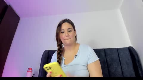 Snapshot of tara__ chatting on 11.17.25 tara__ online show from 11.17.25