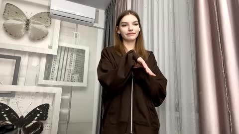 Mia online show from 03.04.26