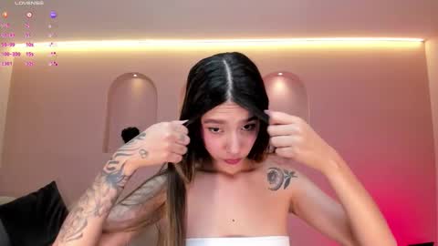 Snapshot of taralawrence chatting on 11.02.25 Tara Lawrence online show from 11.02.25