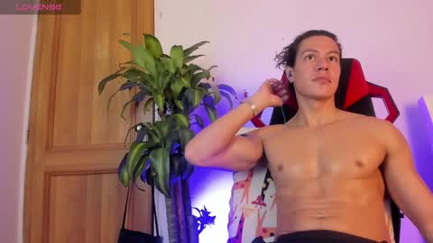 Snapshot of tarzanylobo chatting on 12.04.24 Tarzan online show from 12.04.24