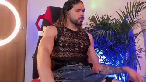 Snapshot of tarzanylobo chatting on 03.09.25 Tarzan online show from 03.09.25