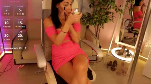 Snapshot of tashahoney chatting on 10.16.25 Tasha online show from 10.16.25