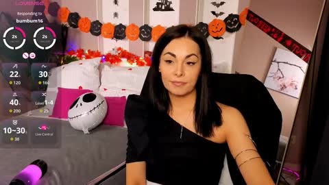 Snapshot of tashahoney chatting on 10.21.25 Tasha online show from 10.21.25