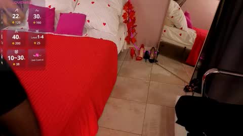 Snapshot of tashahoney chatting on 10.25.25 Tasha online show from 10.25.25