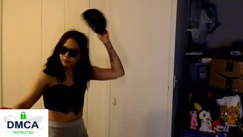 Snapshot of tashakai chatting on 01.16.25 TashaKai online show from 01.16.25