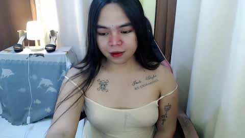 Snapshot of tastycake_sandra chatting on 10.24.25 Sandra online show from 10.24.25