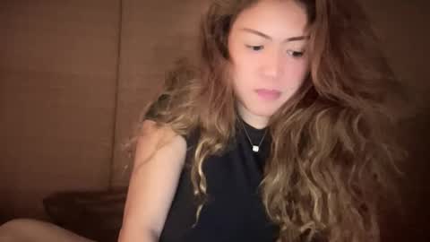 Snapshot of tastyzhamae chatting on 10.11.25 Mae online show from 10.11.25