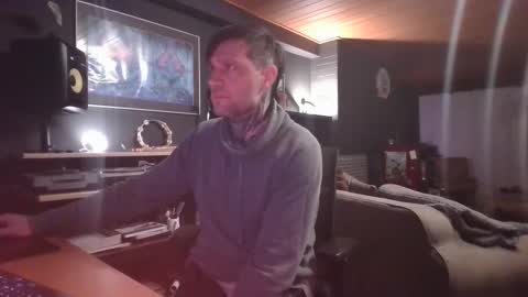 Snapshot of tat2edtoy chatting on 02.18.25 tat2edtoy online show from 02.18.25