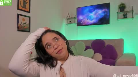 Snapshot of tati_reyes chatting on 09.17.25 Tatiana --- Schedule Monday to Sundays 800 to 200 UTC-5 online show from 09.17.25