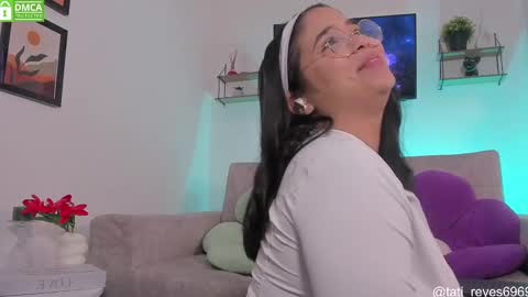 Snapshot of tati_reyes chatting on 09.26.25 Tatiana --- Schedule Monday to Sundays 800 to 200 UTC-5 online show from 09.26.25