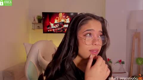 Snapshot of tati_reyes chatting on 11.01.25 Tatiana --- Schedule Monday to Sundays 800 to 200 UTC-5 online show from 11.01.25