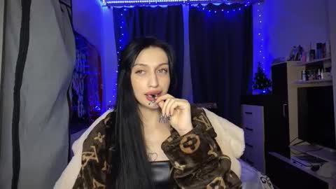 tatika_williams online show from 12.15.25