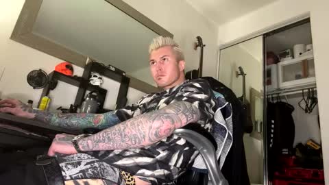 Snapshot of tattednblonde chatting on 01.22.25 tattednblonde online show from 01.22.25