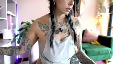 Snapshot of tattoo_ninja_kitty chatting on 02.04.26 Nathalie Hardy online show from 02.04.26