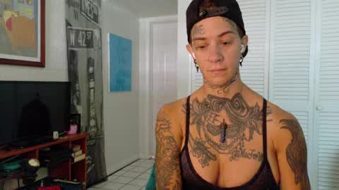 Snapshot of tattooed_natalia chatting on 05.06.26 Natalia 3 online show from 05.06.26