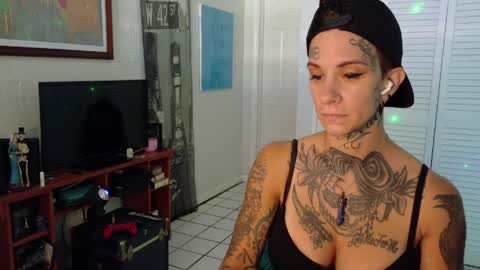 Snapshot of tattooed_natalia chatting on 05.08.26 Natalia 3 online show from 05.08.26
