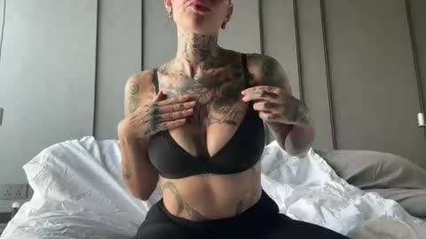 tattooedlucy_ online show from 12.03.25