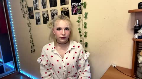 Snapshot of tawnyakriss chatting on 03.15.26 Lily online show from 03.15.26