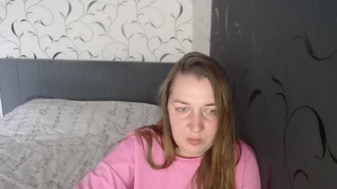 Snapshot of taxxxu chatting on 05.15.26 Diana online show from 05.15.26
