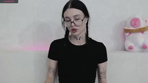 Snapshot of tayaavis chatting on 09.24.25 Taya online show from 09.24.25