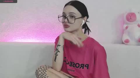 Snapshot of tayaavis chatting on 09.29.25 Taya online show from 09.29.25