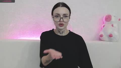 Snapshot of tayaavis chatting on 10.06.25 Taya online show from 10.06.25