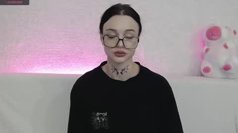 Snapshot of tayaavis chatting on 10.21.25 Taya online show from 10.21.25