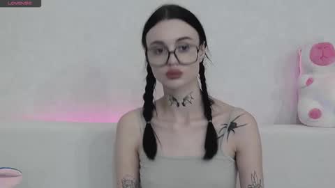 Snapshot of tayaavis chatting on 10.30.25 Taya online show from 10.30.25