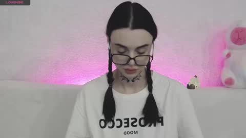 Snapshot of tayaavis chatting on 11.13.25 Taya online show from 11.13.25