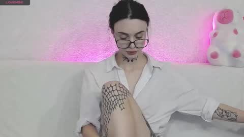 Snapshot of tayaavis chatting on 11.15.25 Taya online show from 11.15.25