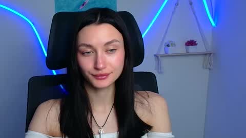 Snapshot of tayavibe chatting on 04.30.26 Taya online show from 04.30.26