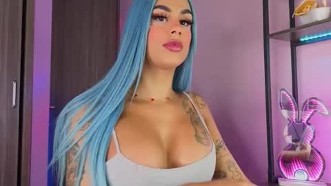 Snapshot of taybunny18 chatting on 11.12.25 online show from 11.12.25