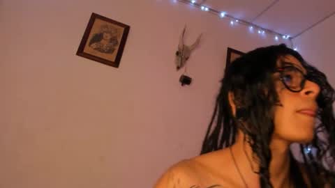 Snapshot of tayhlorstronghold chatting on 11.09.25 online show from 11.09.25