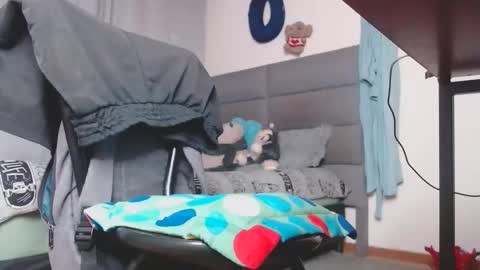 Snapshot of tayler_and_alina chatting on 02.23.25 MARCELO MILK online show from 02.23.25