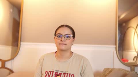 Snapshot of taylerkim chatting on 10.11.25 Teylor Kim online show from 10.11.25