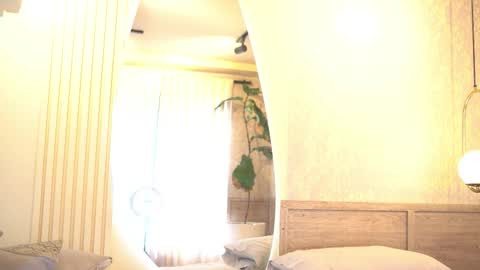 Snapshot of taylerkim chatting on 10.29.25 Teylor Kim online show from 10.29.25