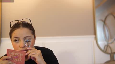 Snapshot of taylerkim chatting on 11.07.25 Teylor Kim online show from 11.07.25