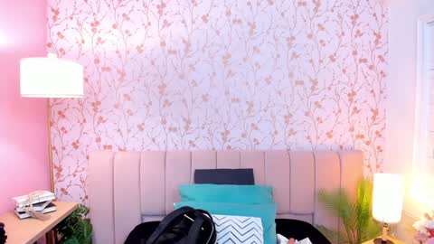 Snapshot of taylor_bennet chatting on 01.12.25 Taylor Bennet online show from 01.12.25