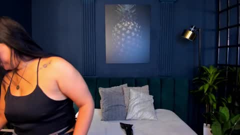 Snapshot of taylor_bennet chatting on 02.12.25 Taylor Bennet online show from 02.12.25