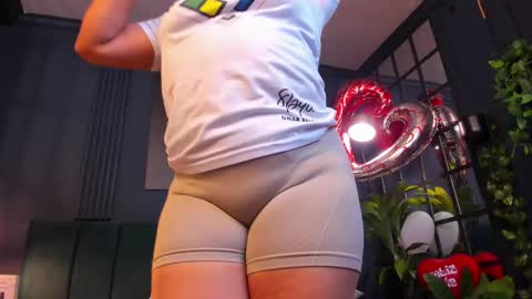 Snapshot of taylor_bennet chatting on 02.21.25 Taylor Bennet online show from 02.21.25