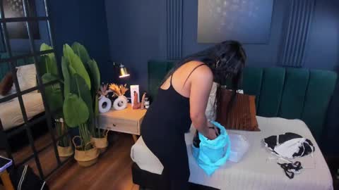 Snapshot of taylor_bennet chatting on 02.22.25 Taylor Bennet online show from 02.22.25