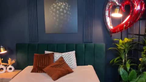 Snapshot of taylor_bennet chatting on 02.27.25 Taylor Bennet online show from 02.27.25