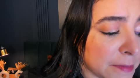 Snapshot of taylor_bennet chatting on 03.11.25 Taylor Bennet online show from 03.11.25