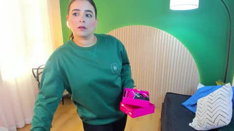 Snapshot of taylor_bennet chatting on 09.24.25 Taylor Bennet online show from 09.24.25