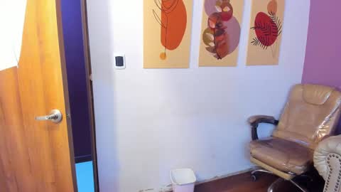 Snapshot of taylor_bennet chatting on 10.06.25 Taylor Bennet online show from 10.06.25